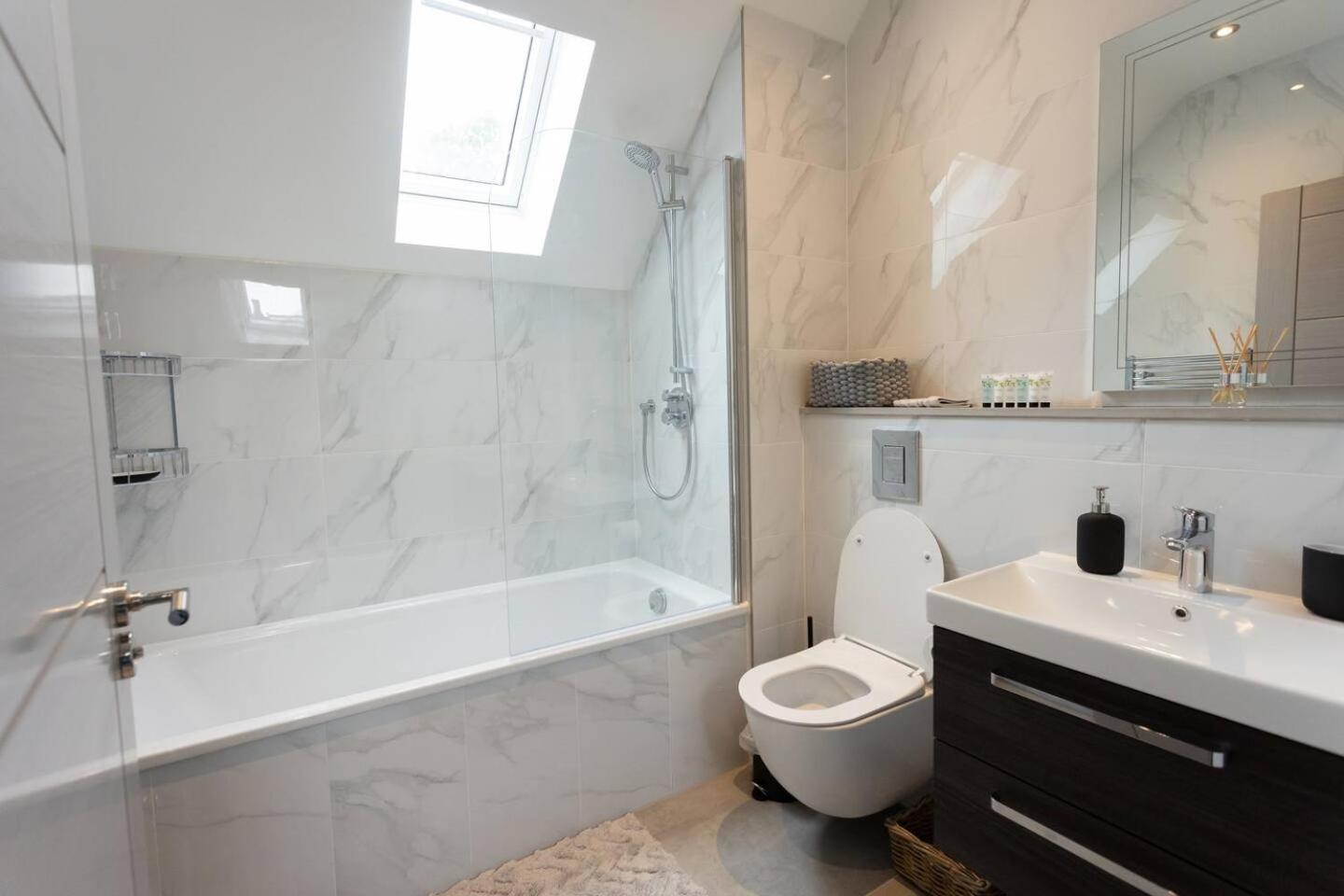 D & D Luxury Apartments Stanmore  Exterior photo